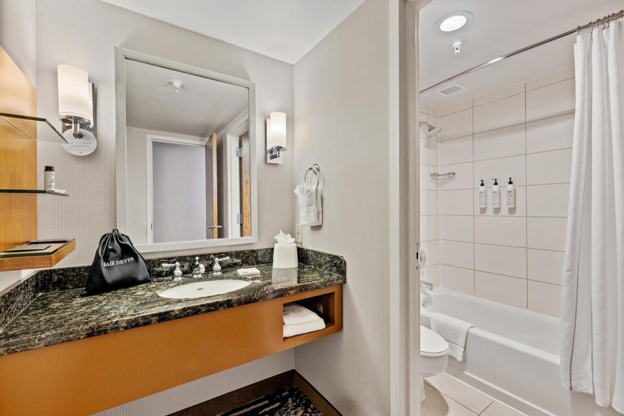 Delta Hotels By Marriott Mount Pleasant Racine Esterno foto